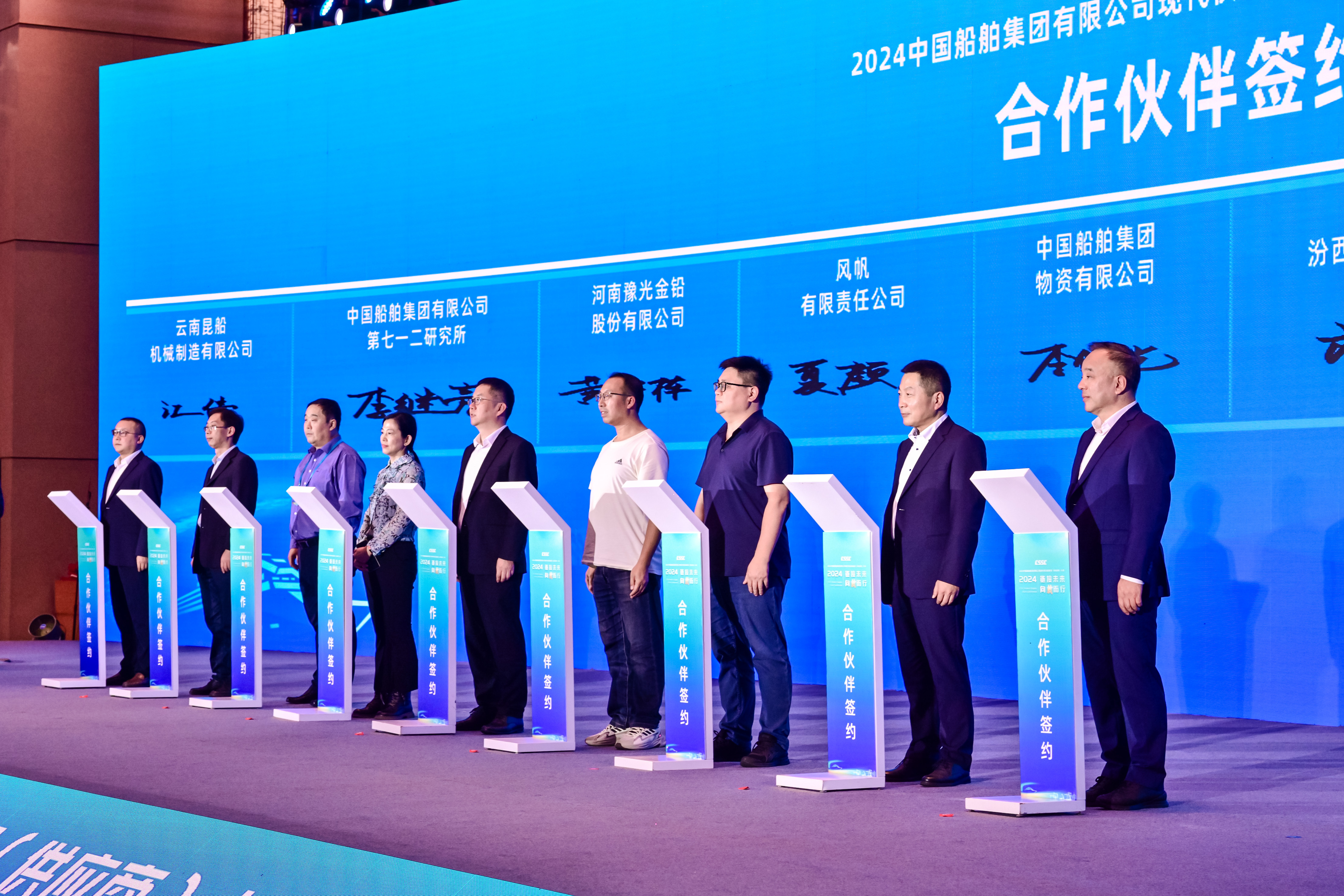 平顶山拓展签约(卢)侧面.png 平顶山拓展签约(卢)侧面.png